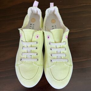 Vionic Beach Pismo Womens Slip-On Sneakers Neon Green Terry Cloth Size 8